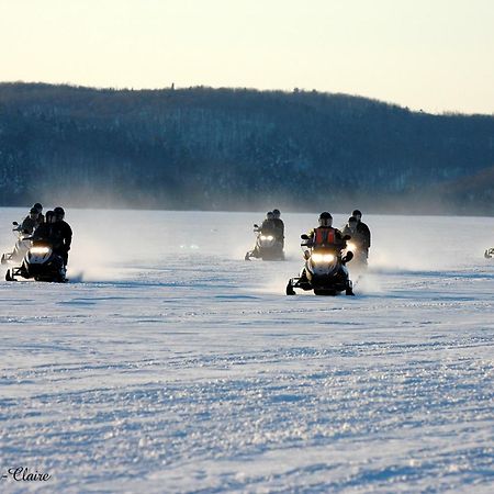 Auberge Du Lac-A-L'Eau-Claire Saint-Alexis-des-Monts Eksteriør billede