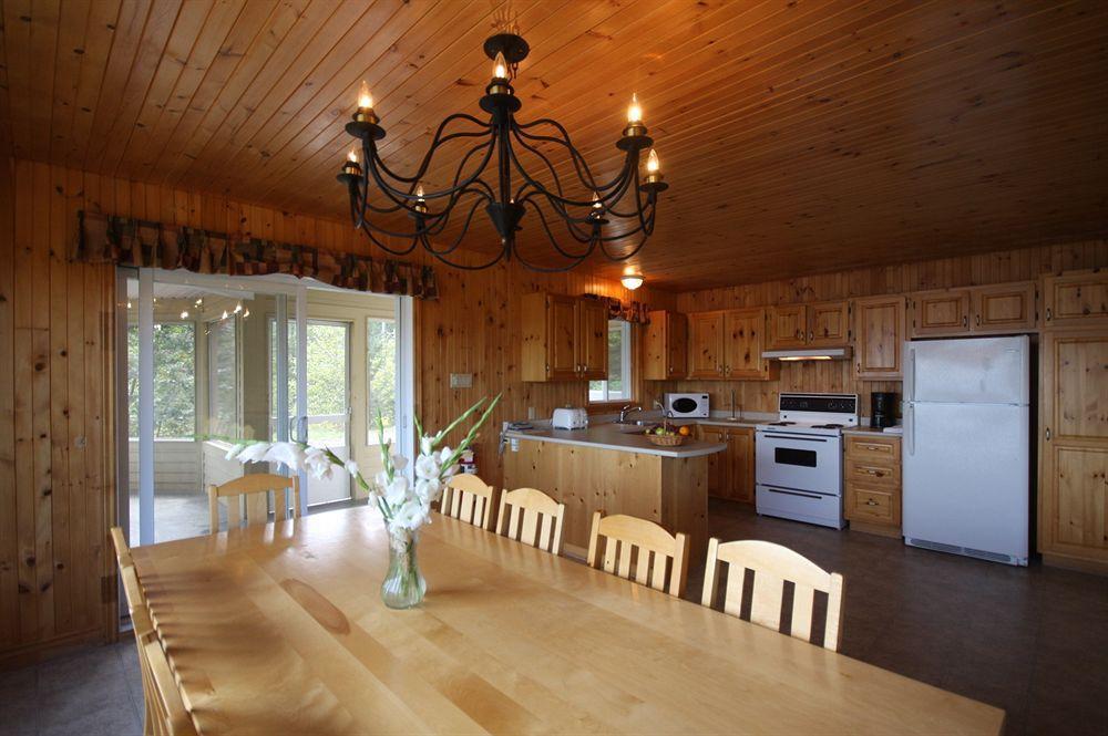Auberge Du Lac-A-L'Eau-Claire Saint-Alexis-des-Monts Eksteriør billede