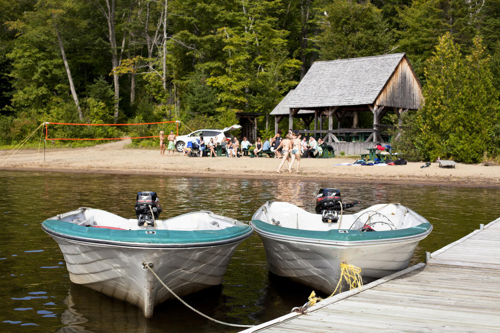 Auberge Du Lac-A-L'Eau-Claire Saint-Alexis-des-Monts Eksteriør billede