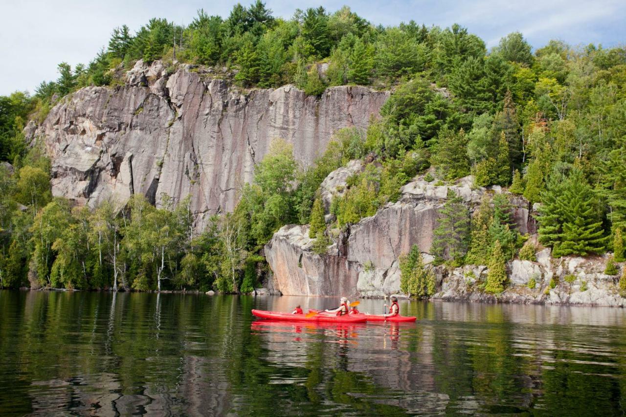 Auberge Du Lac-A-L'Eau-Claire Saint-Alexis-des-Monts Eksteriør billede
